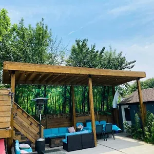https://deluxe-ii-suite-space-share-room-toronto-canada.hotelstorontoontario.org